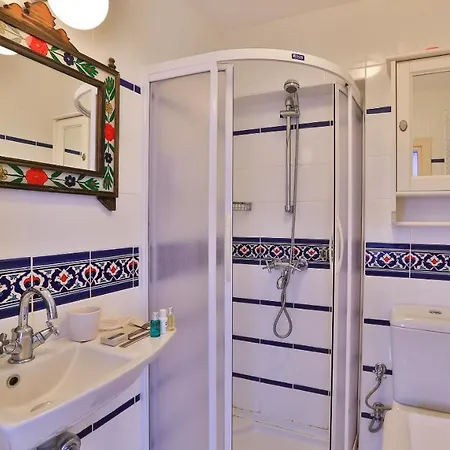 Вілла Stone Villa,large Garden,swimming Pool, Very Close The Beautiful . Чешме