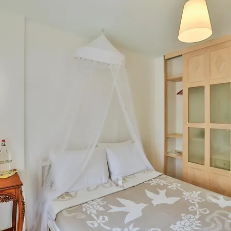 Stone Villa,large Garden,swimming Pool, Very Close The Beautiful . *