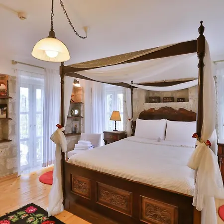 Stone Villa,large Garden,swimming Pool, Very Close The Beautiful . * Чешме