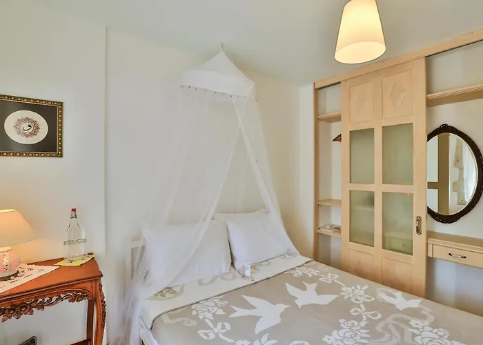 Stone Villa,large Garden,swimming Pool, Very Close The Beautiful . *