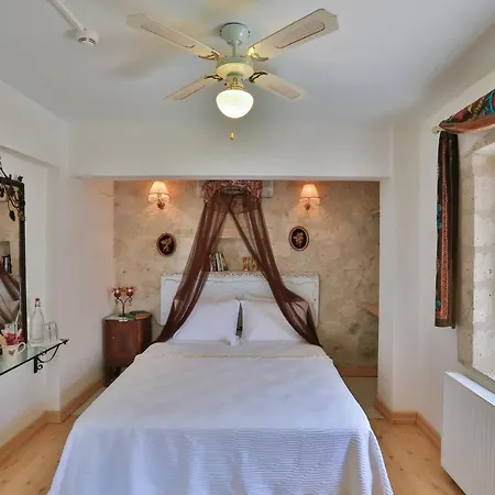 别墅 Stone Villa,large Garden,swimming Pool, Very Close The Beautiful . *