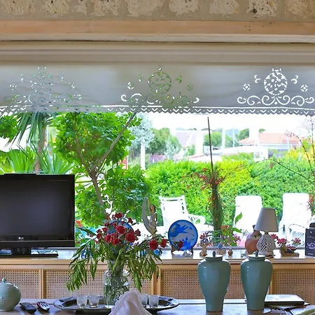 Stone Villa,large Garden,swimming Pool, Very Close The Beautiful . Вилла *